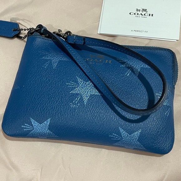 Coach blue wristlet - New without tags - Picture 2 of 3